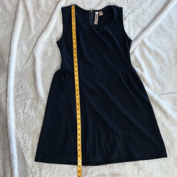 VERY Flattering, Textured LBD Eyeshadow brand. Size Large - Worn once - Picture 8 of 14